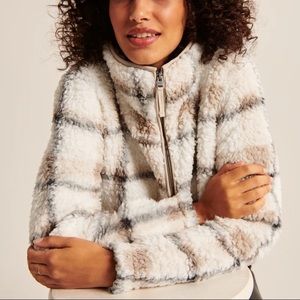Abercrombie & Fitch Sherpa Half-Zip Elevated Trim Sweatshirt